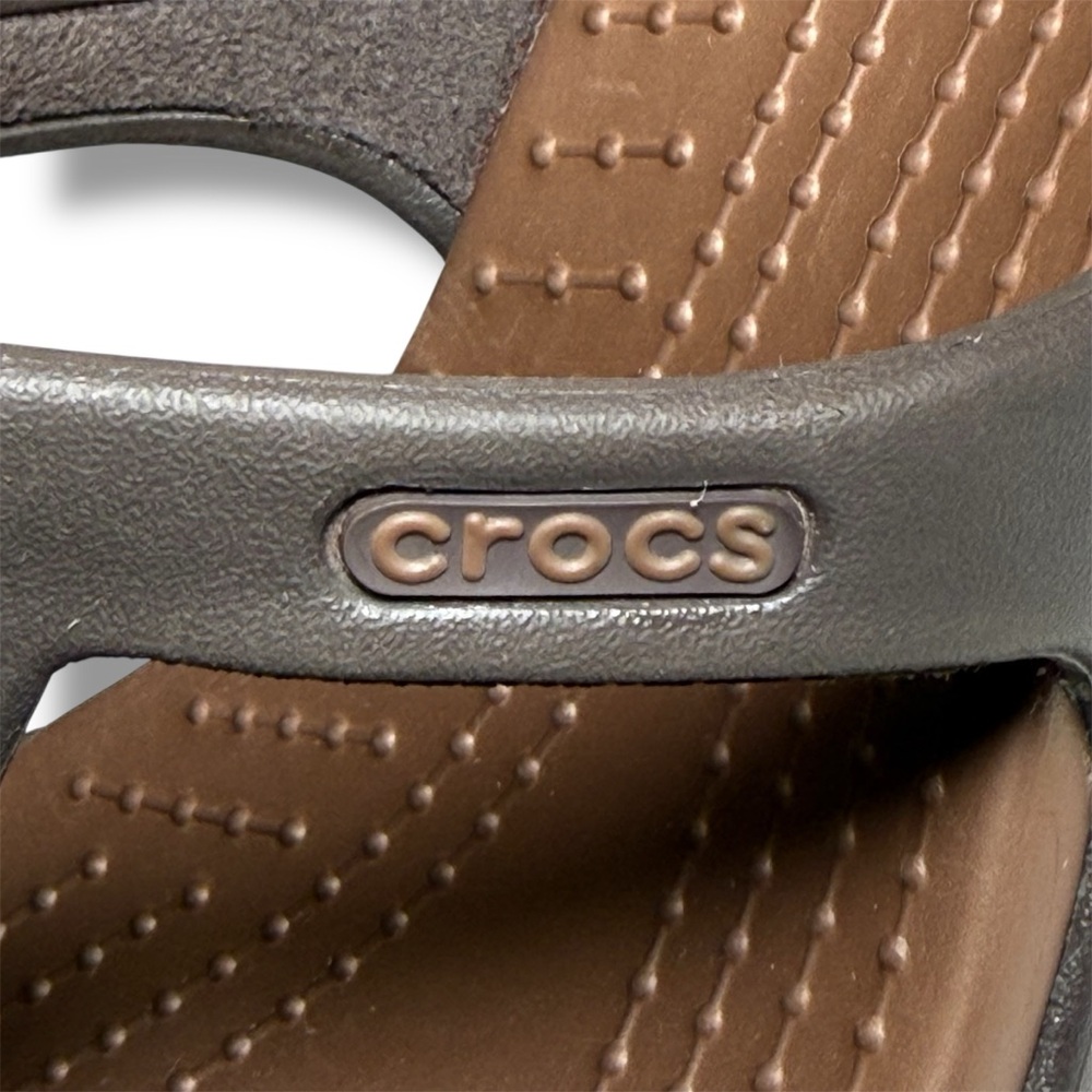 Crocs Cyprus II Sandals in Espresso/Bronze - Picture 6 of 8